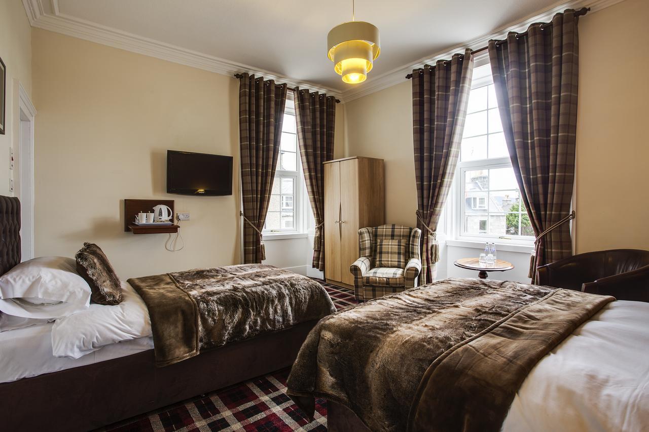 Haughton Arms Hotel Alford  Buitenkant foto