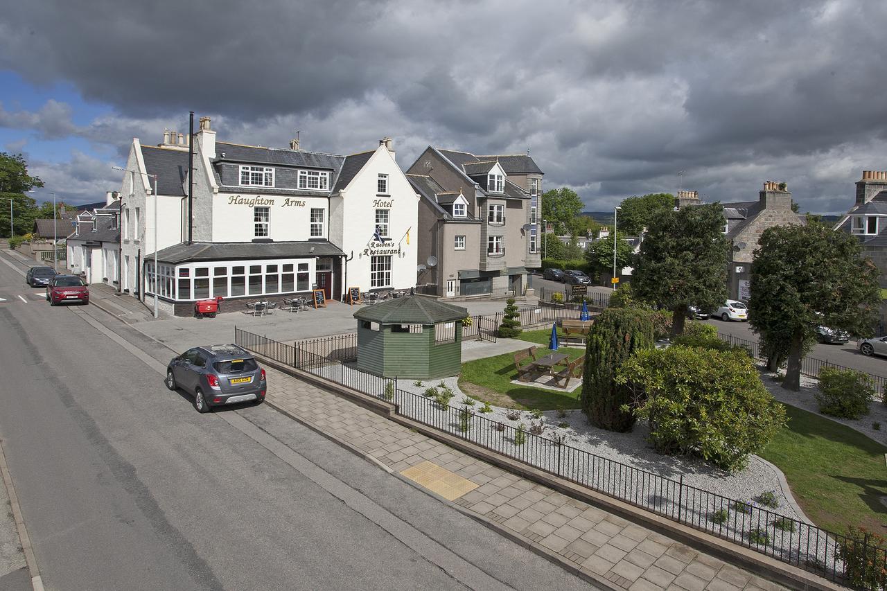 Haughton Arms Hotel Alford  Buitenkant foto