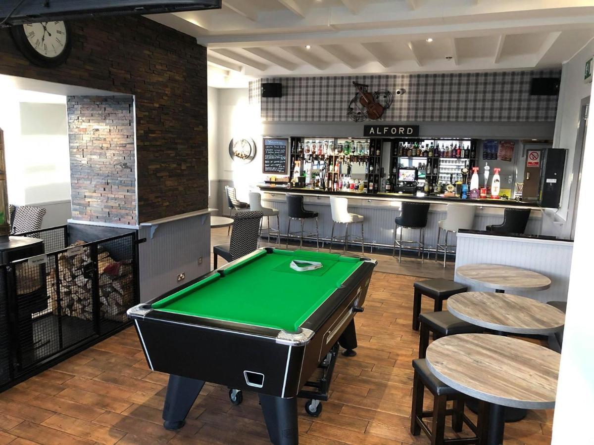 Haughton Arms Hotel Alford  Buitenkant foto